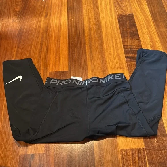 Nike Pro Big Kids' (Boys') Dri-FIT 3/4-Length Tights
Size: L - Picture 4 of 6